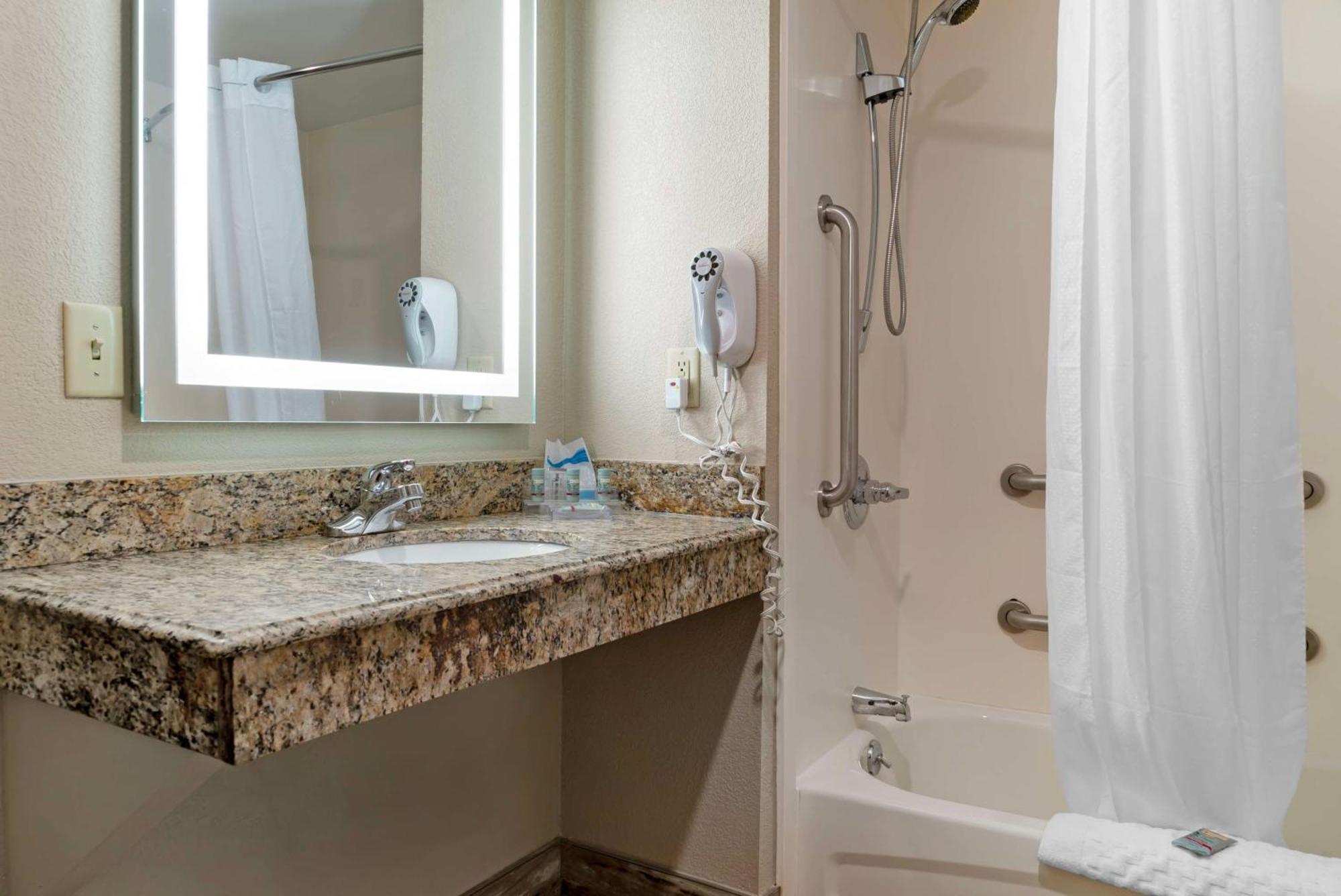 Best Western Executive Inn & Suites Grand Rapids Extérieur photo