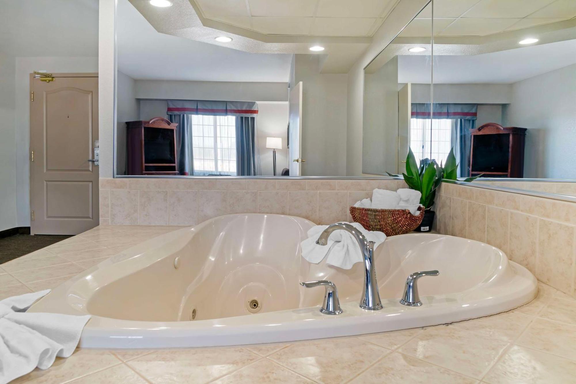 Best Western Executive Inn & Suites Grand Rapids Extérieur photo